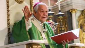 Dos sujetos prendieron fuego a una puerta de la Catedral de Puebla. El arzobispo Sánchez Espinosa pidió esclarecer los hechos y ser 