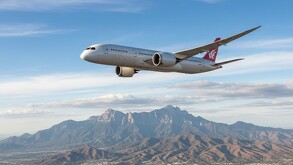 Avión volando sobre el cielo en Monterrey.