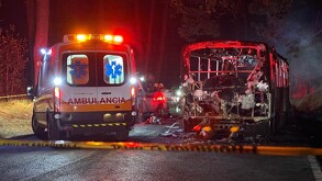 Elementos de la Guardia Nacional acordonaron el sitio para permitir el trabajo de peritos tras el choque en la México-Cuernavaca que dejó cuatro muertos.