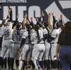 Equipo de Sultanes Femenil celebrando la victoria ante Tabasco.