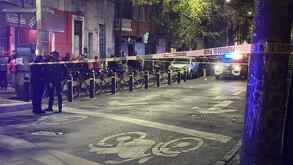 Sujetos dispararon contra dos personas en avenida San Cosme, dejando sus cuerpos sobre la banqueta.