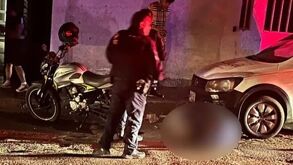 Dos mujeres fallecieron tras un ataque armado en la colonia Lomas 5 de Mayo, Puebla. Autoridades investigan a cuatro hombres en motocicletas.