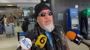 Carlos Trejo en aeropuerto de monterrey