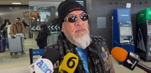 Carlos Trejo en aeropuerto de monterrey