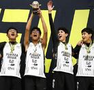 Jóvenes basquetbolistas del equipo Academia Halcones, participantes y campeones de la Copa Fuerza Regia.