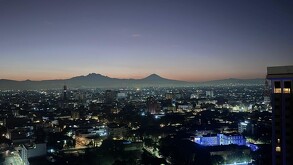 Madrugada en Ciudad de México desde las alturas.