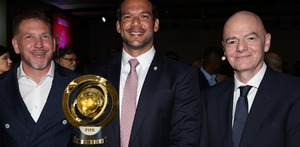 Alejandro Domínguez, Samir Xaud y Gianni Infantino durante la ceremonia de promoción para el Mundial femenil 2027 en Brasil.