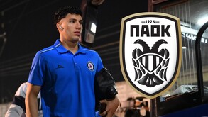 Jorge Sánchez portando la camiseta de Cruz Azul previo a un partido de Liga MX.