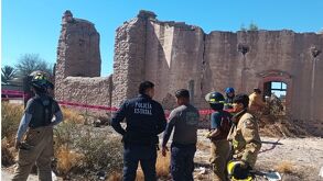 Barda derrumbada en la colonia El Áncora