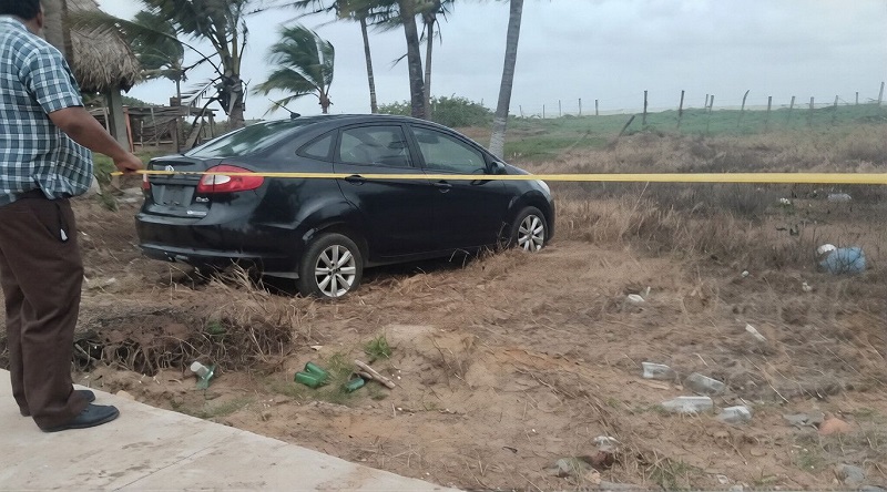Auto asegurado por el Ejército luego de una persecución en Agua Dulce, Veracruz.