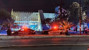 Fueron los compañeros del guardia quienes, al no verlo regresar de su recorrido, acudieron a buscarlo y lo encontraron sin respuesta.