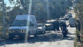 Policía resguarda una barranca de Puebla debido al hallazgo de un cuerpo sin vida.