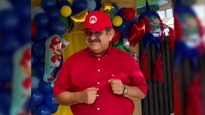 Un padre muy parecido a Mario Bros recibió un emotivo festejo con temática de Mario Bros
