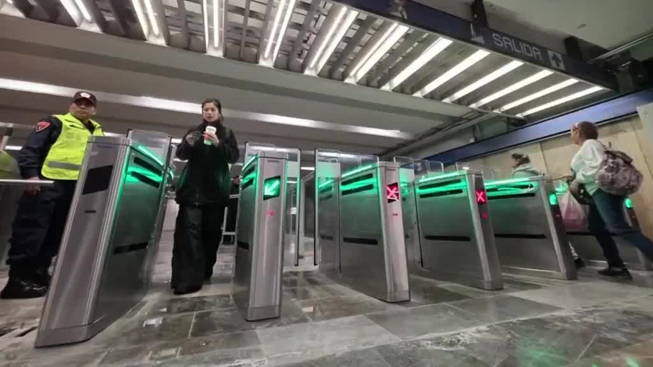 El Metro CdMx puso en operación 10 nuevas puertas móviles con sensores en el acceso sur de la estación Zócalo-Tenochtitlán.