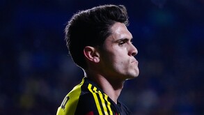 Israel Reyes lamentándose en un partido con el América.