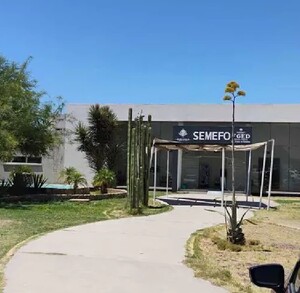 Instalaciones de Semefo, donde arribó el cuerpo de un hombre que murió tras caer de un andamio en Topia, Durango.