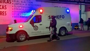 Autoridades atendiendo el reporte del hallazgo de un hombre decapitado en la colonia Santa Fe, Culiacán.