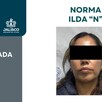 Ficha de imputación de la Fiscalía del Estado de Jalisco con fotografía y nombre de una mujer viendo de frente con los ojos censurados por un recuadro negro