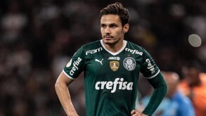 Raphael Veiga, mediocampista del Palmeiras de Brasil.