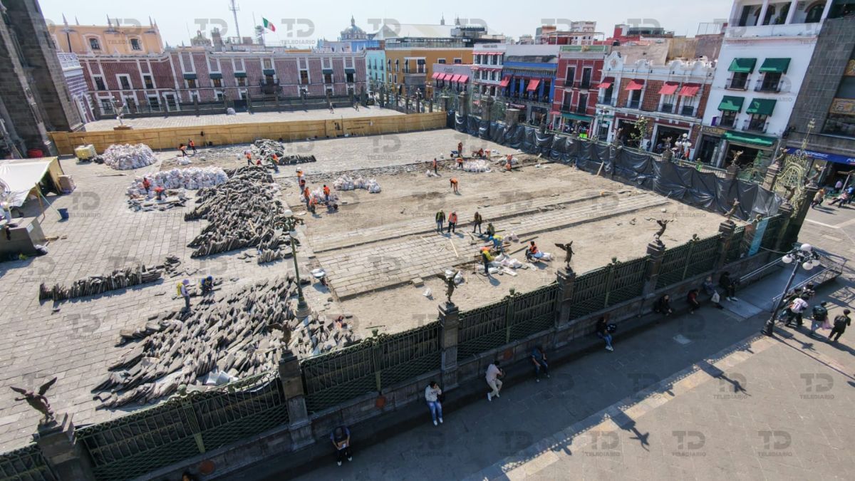 Imágenes aereas del atrio de la Catedral de Puebla, que está siendo reparado.