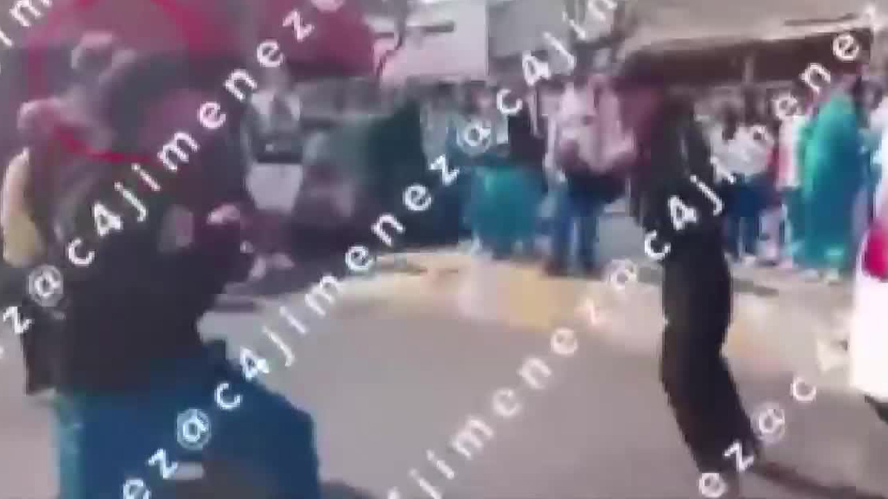 Alumnos de la secundaria 252 Agustín Cué Canovas protagonizaron una riña en calles de la alcaldía Venustiano Carranza.
