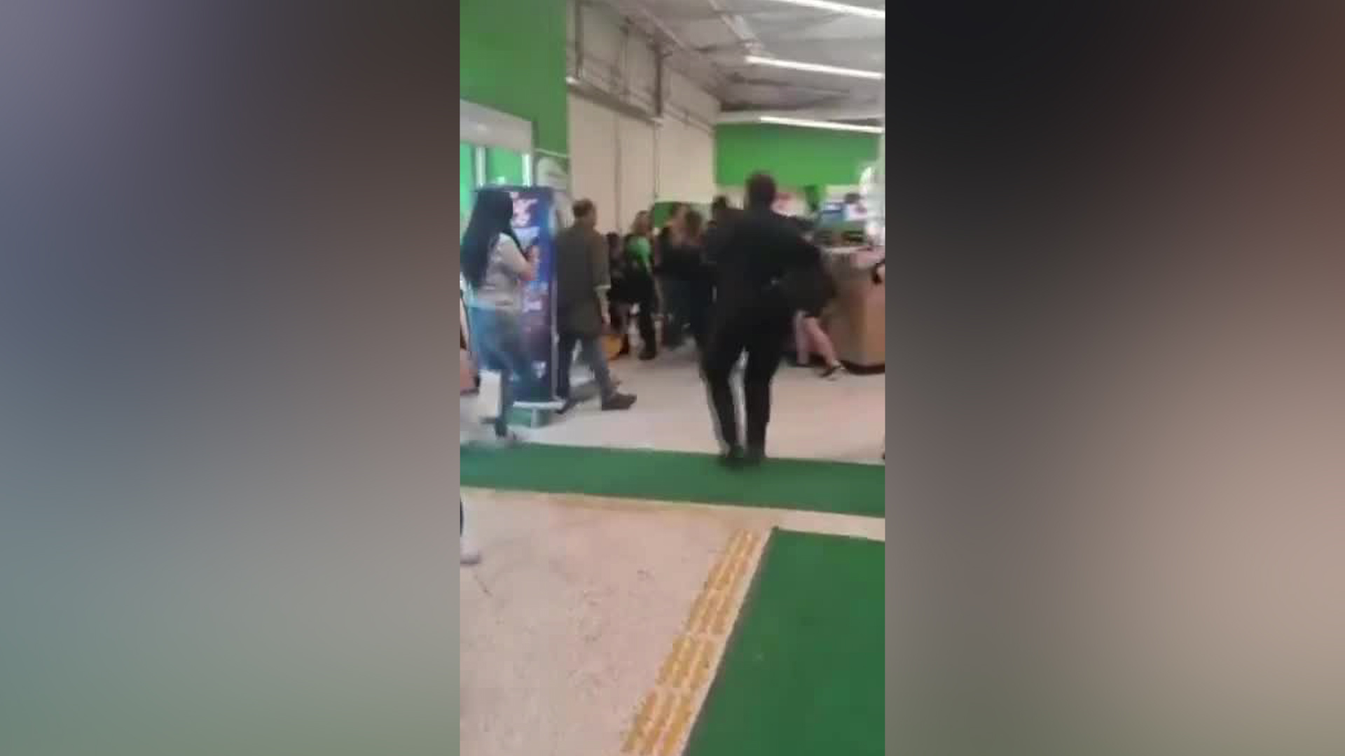 Los responsables lograron huir del lugar gracias a más clientes que les ayudaron a escapar.