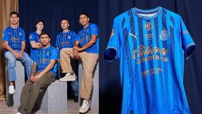 Jugadores de Chivas portando el tercer uniforme del club.