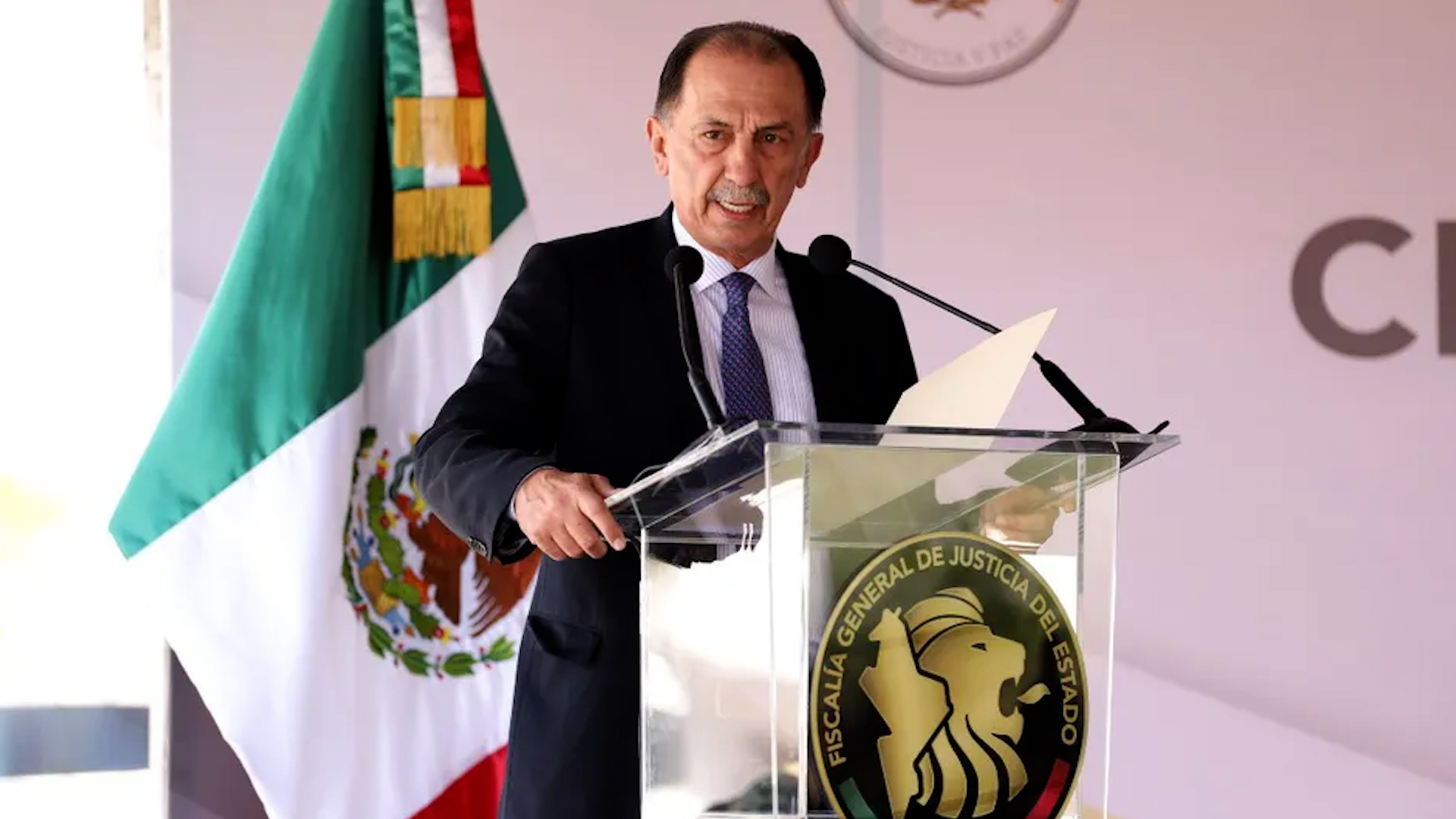 El fiscal Javier Flores Saldívar asegura que el sistema de denuncia virtual de la Fiscalía de NL ya funciona, pero usuarios reportan intermitencias.