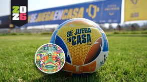 Un balón de fútbol con la frase 