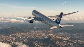 Avión en cielo de Monterrey