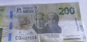 Billete falso de 200 pesos en Guadalajara tras detención de joven que portaba dinero apócrifo.