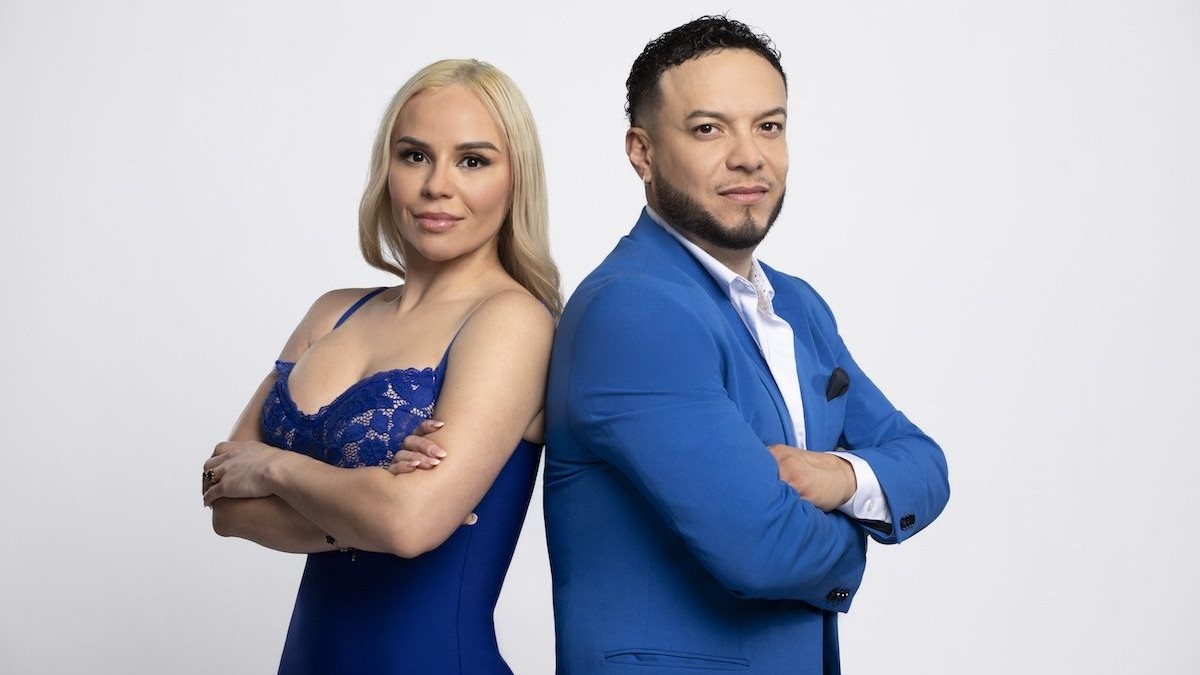 La historia de amor entre el cantante Lorenzo Méndez y Claudia Galván parece sacado de una novela romántica.