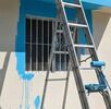 La escalera tras las labores de pintura en la casa