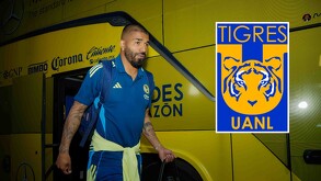 Rodrigo Aguirre con la indumentaria del América.