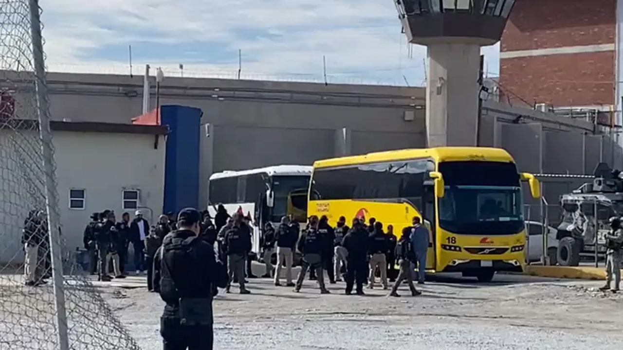 Un total de 378 internas del Cereso Femenil de Ciudad Juárez fueron trasladadas a un nuevo complejo penitenciario en el suroriente de la ciudad.