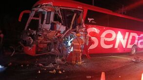 Accidente camión Senda en Carretera Nacional
