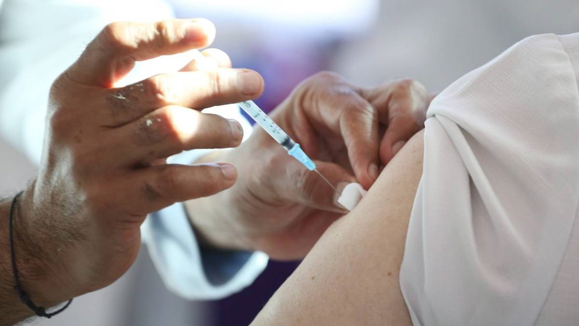 El IMSS Nuevo León arranca una campaña de vacunación masiva este sábado 31 de enero en la Macroplaza de Monterrey.