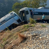 El percance involucró a dos locomotoras y cuatro vagones de pasajeros, en los que se trasladaban aproximadamente 250 personas.