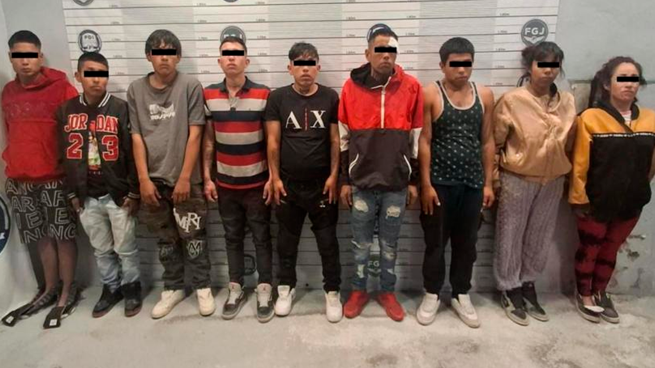 Nueve personas fueron detenidas en Tezoyuca, Estado de México, acusadas de extorsión y portación de arma.