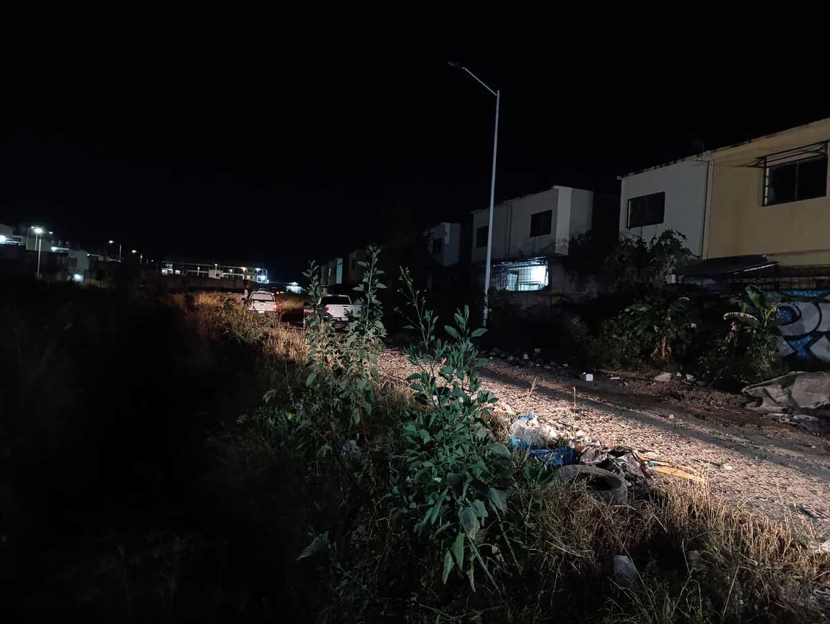Vecinos localizaron un cuerpo baleado y calcinado en Lomas del Mirador, Tlajomulco.