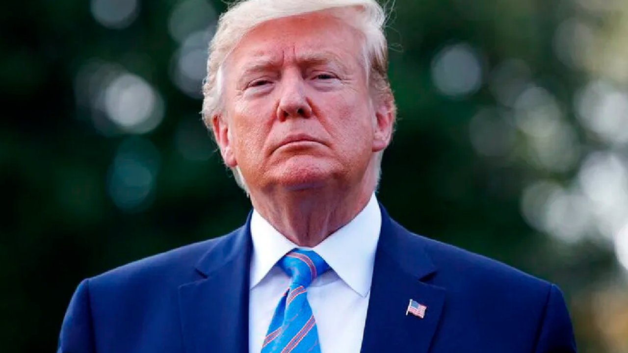 El presidente Donald Trump emitió una orden ejecutiva para imponer aranceles a países que vendan petróleo a Cuba, declarando “emergencia nacional”.