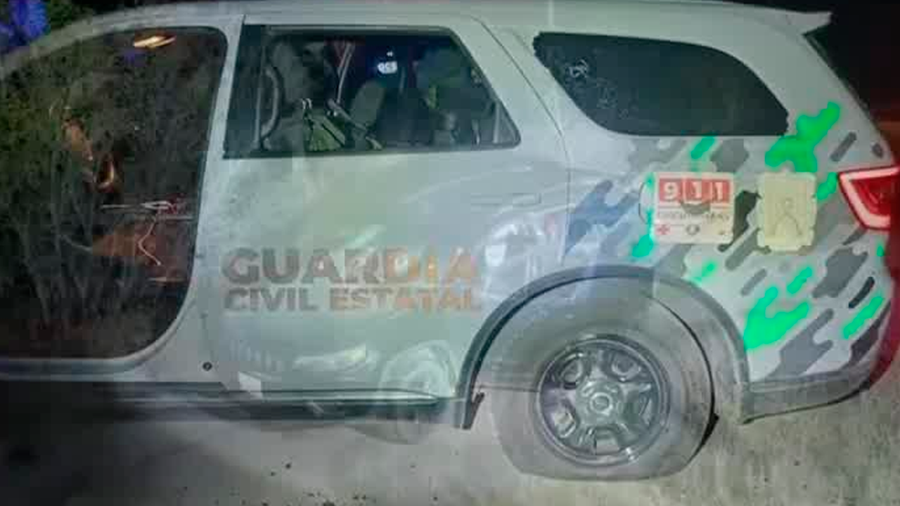 Un enfrentamiento armado en la Zona Media de San Luis Potosí dejó tres heridos y dos presuntos policías municipales detenidos.