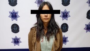 Mujer detenida luego de presuntamente haber agredido con un cuchillo a su pareja en la colonia La Perla de Torreón.