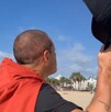 Javier Hernández en la playa con su nuevo video.