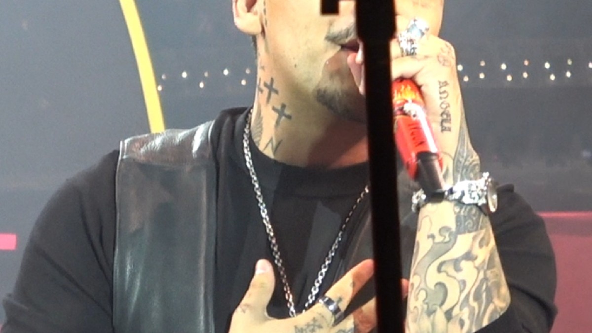 Un detalle visible durante el concierto de Christian Nodal en la Feria de León, Guanajuato llamó la atención del público y de usuarios en redes sociales.