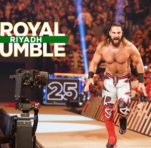Seth Rollins entrando al Royal Rumble de 2024.