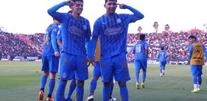 Jugadores de Chivas festejando un gol en el partido contra Atlético San Luis en la jornada 4 del Clausura 2026.