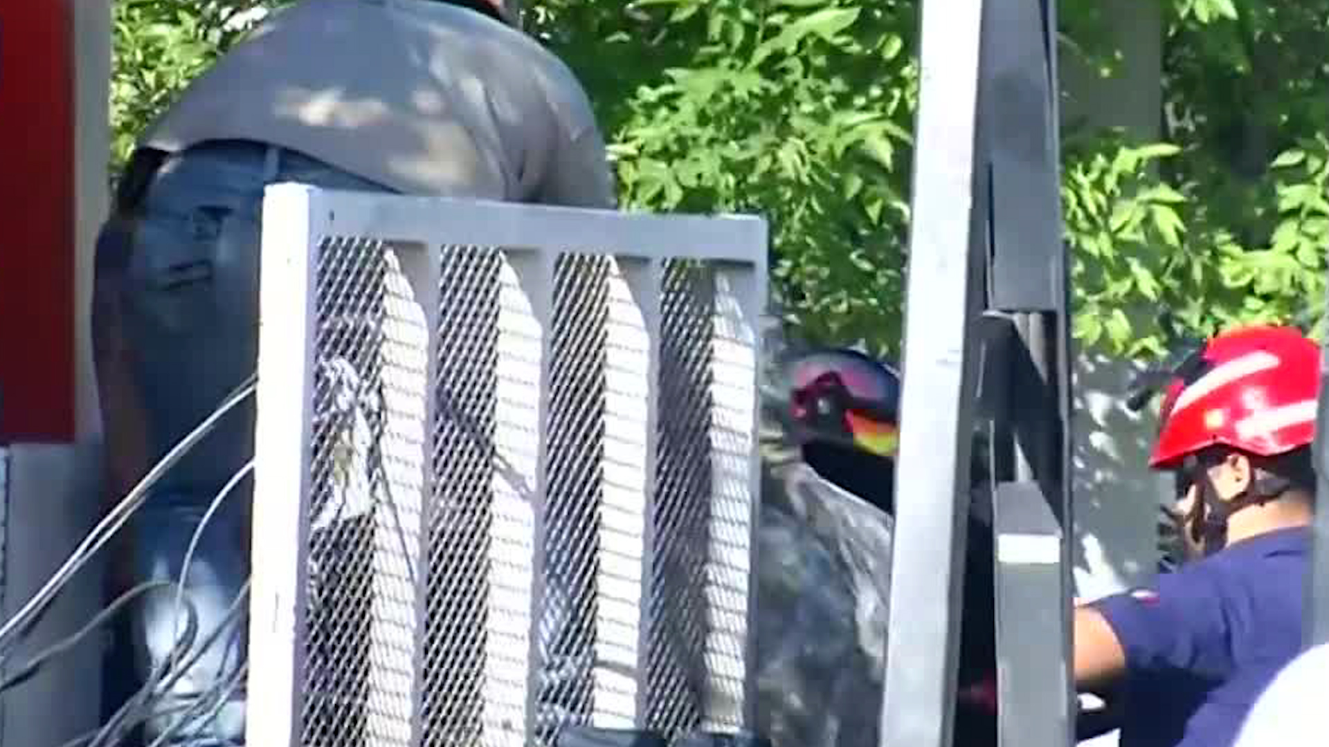 Los hechos ocurrieron en la Colonia Valle de Santa María. El policía también resultó herido.