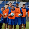 Jugadores de Rayados en el entrenamiento de hoy.