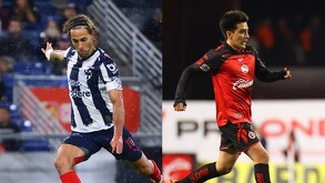 Sergio Canales de Rayados junto a Gilberto Mora de Xolos de Tijuana.